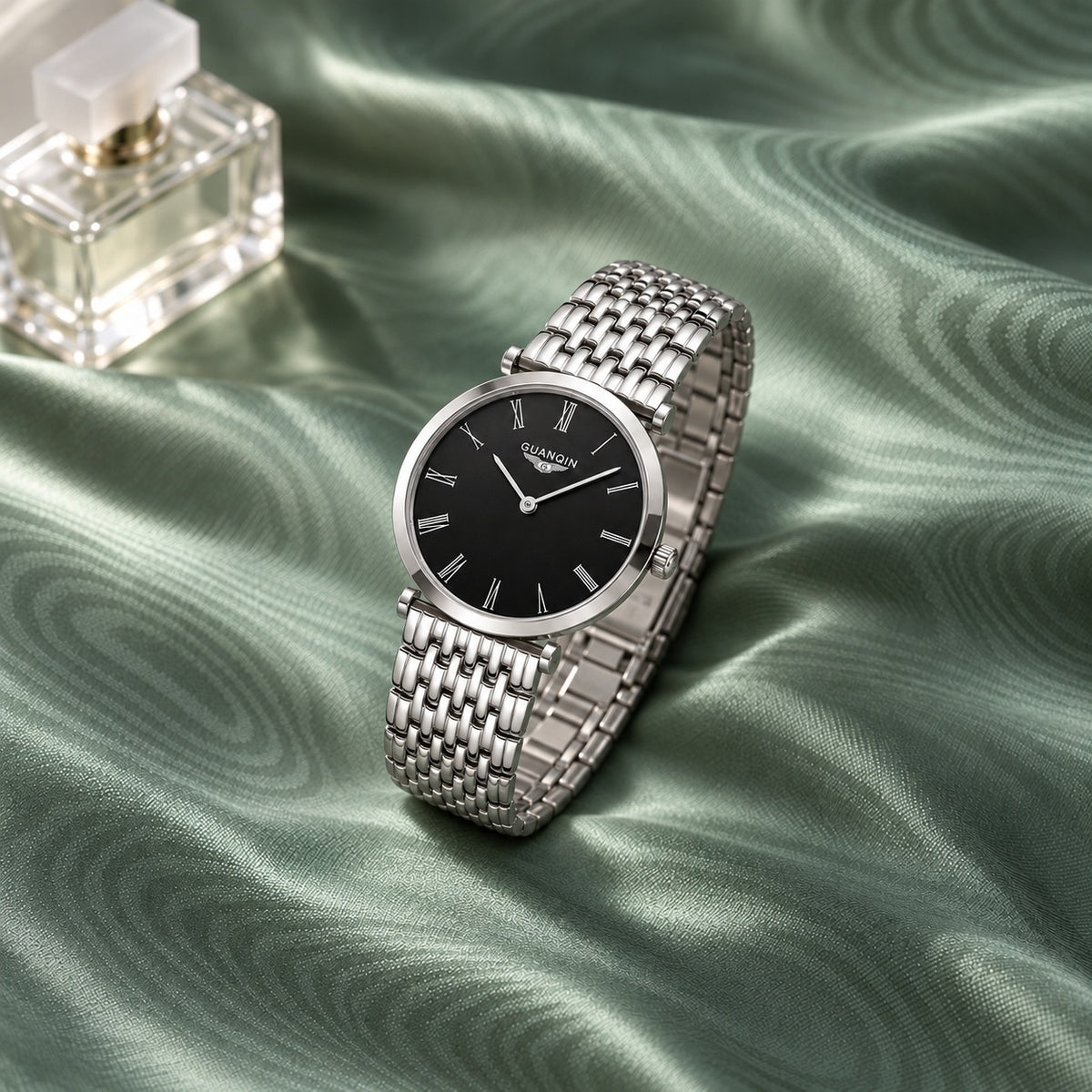 Montre Femme Extra-Plate Acier Bicolore – argent, cadran noir, chiffres romains
