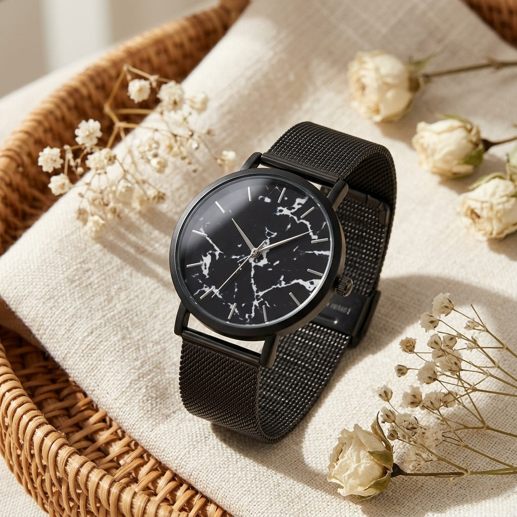 Montre Femme Cadran Marbre Maille Milanaise – boîtier et maille noirs, cadran marbre noir