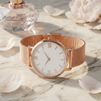 Montre Femme Cadran Marbre Maille Milanaise – or rose, cadran blanc XII romain