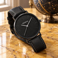 Montre Homme Minimaliste Cuir – boîtier noir, cadran noir texturé, cuir noir